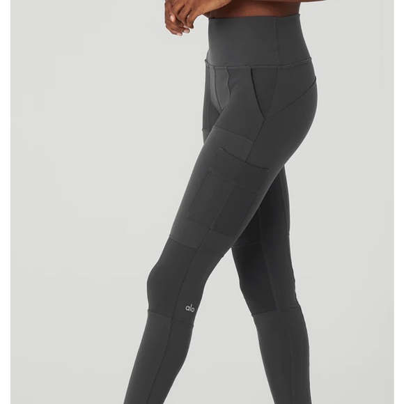 Alo High-Waist Cargo Legging (gray) - Picture 5 of 10